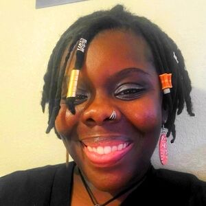 Meet your Posher, Loretta